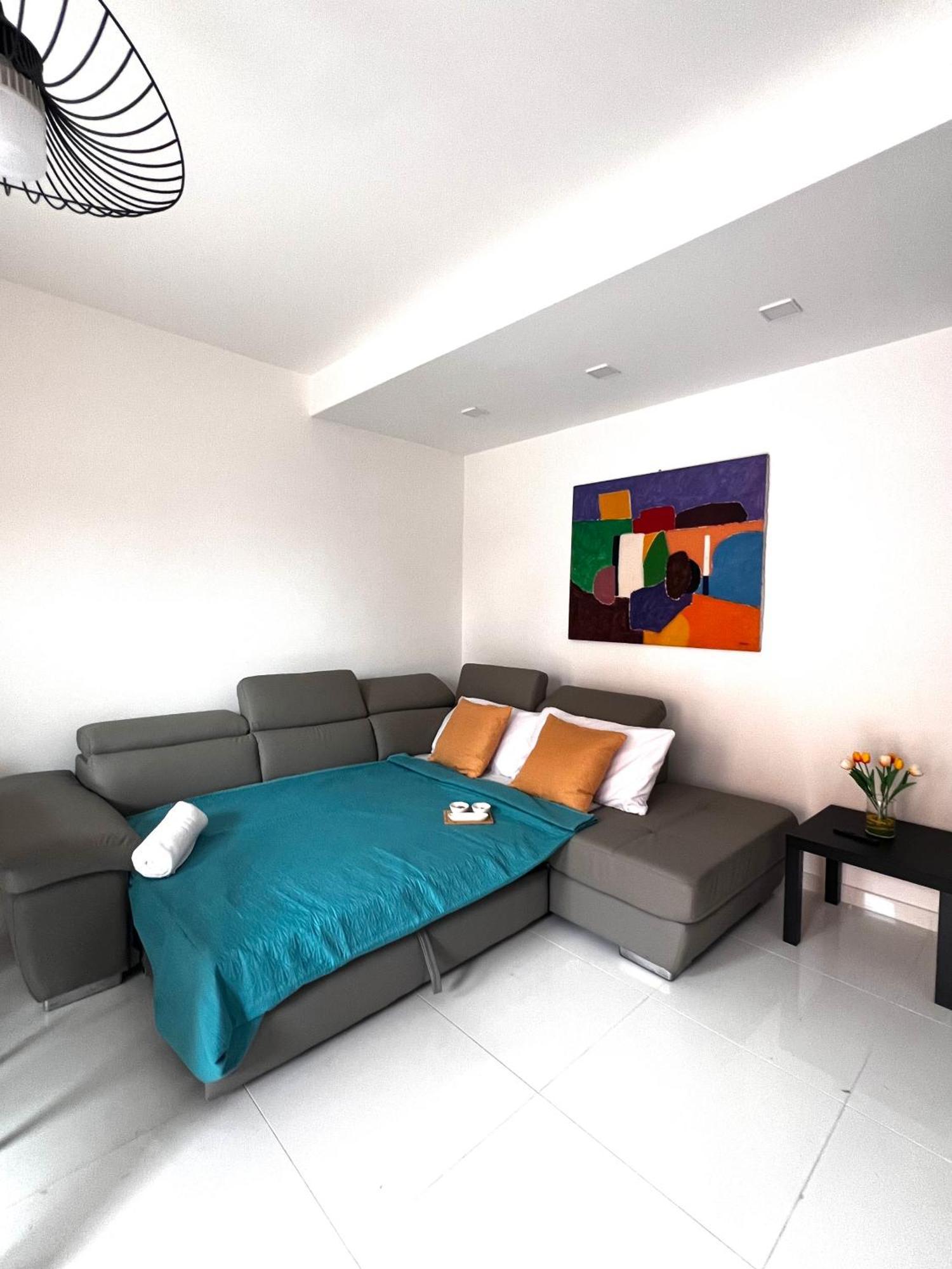 Roma Airport Sky Apartments 菲乌米奇诺 外观 照片